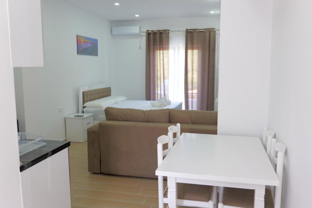 Iljo Apartments Ksamil Esterno foto