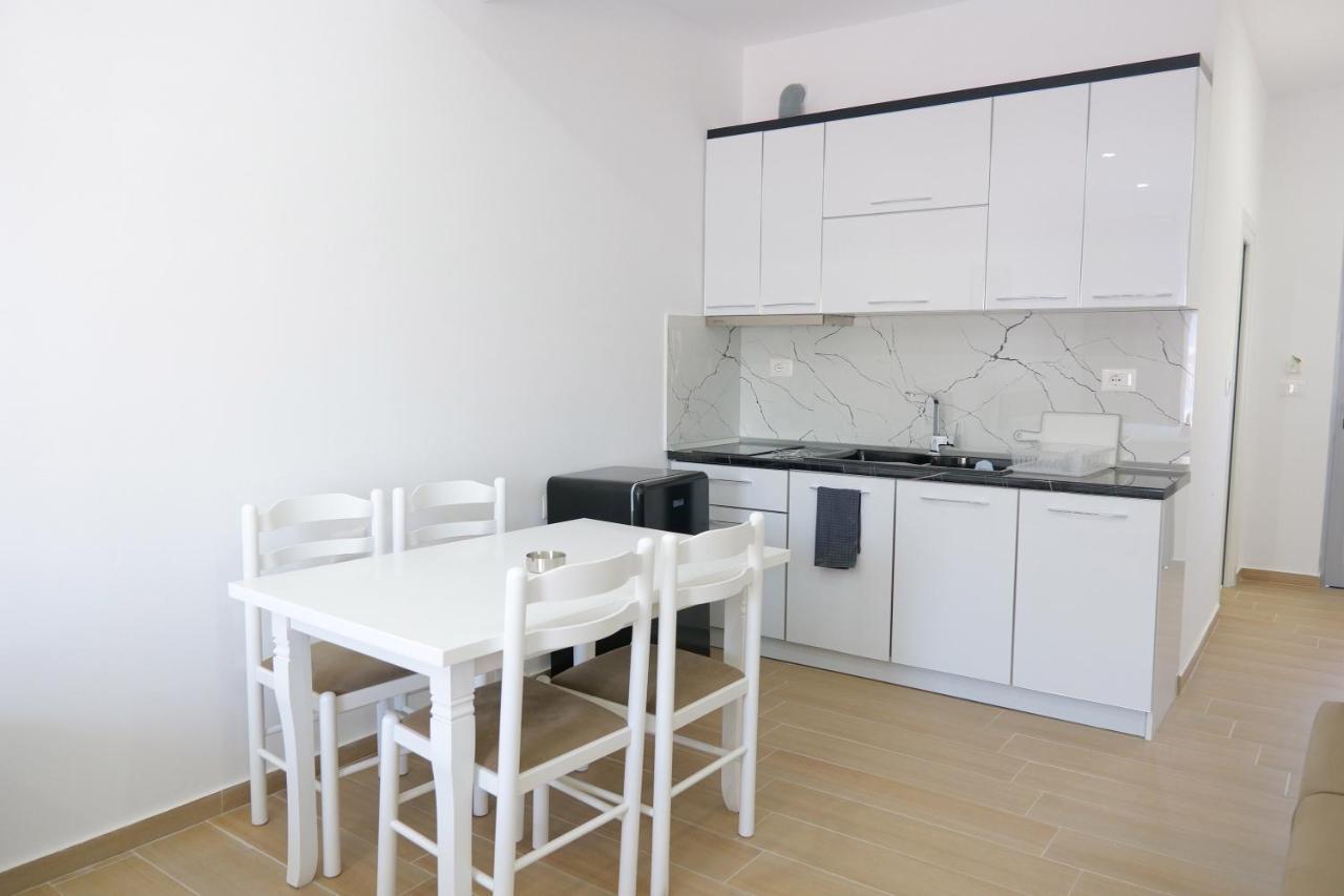 Iljo Apartments Ksamil Esterno foto